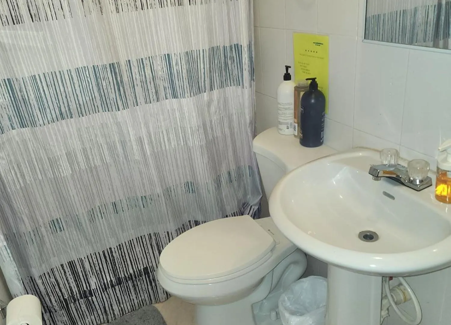 Del Valle Central Casa Near Trendy Calle Loiza- One Bedroom With Queen San Juan Apartmán